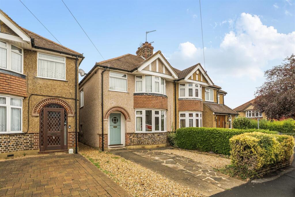 3-bed semi-detached on Malvern Way, Croxley Green, £550,000