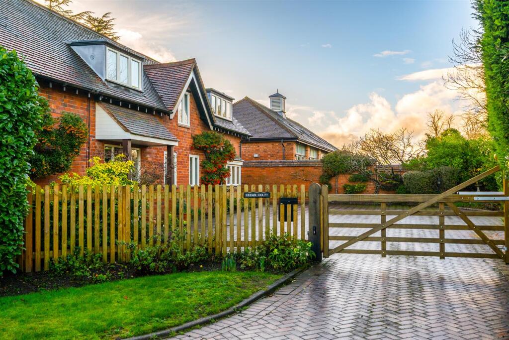 Main image of property: Packwood Lane, Lapworth, Solihull
