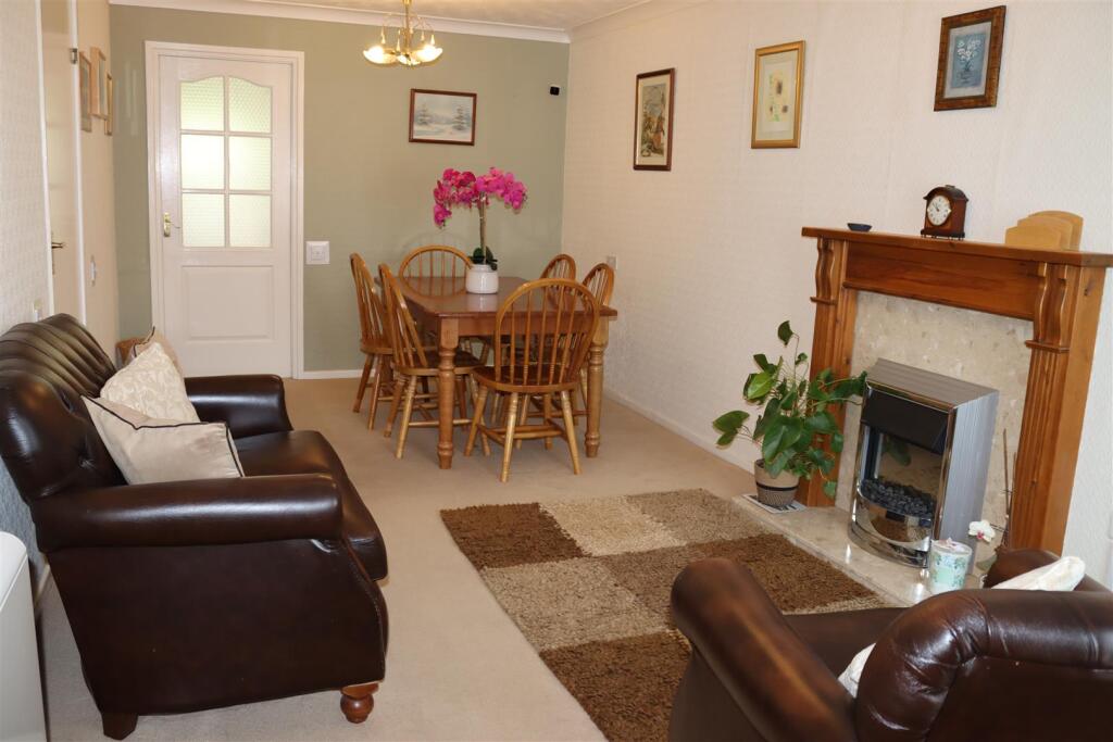 Twyford Close, Aldridge photo 2