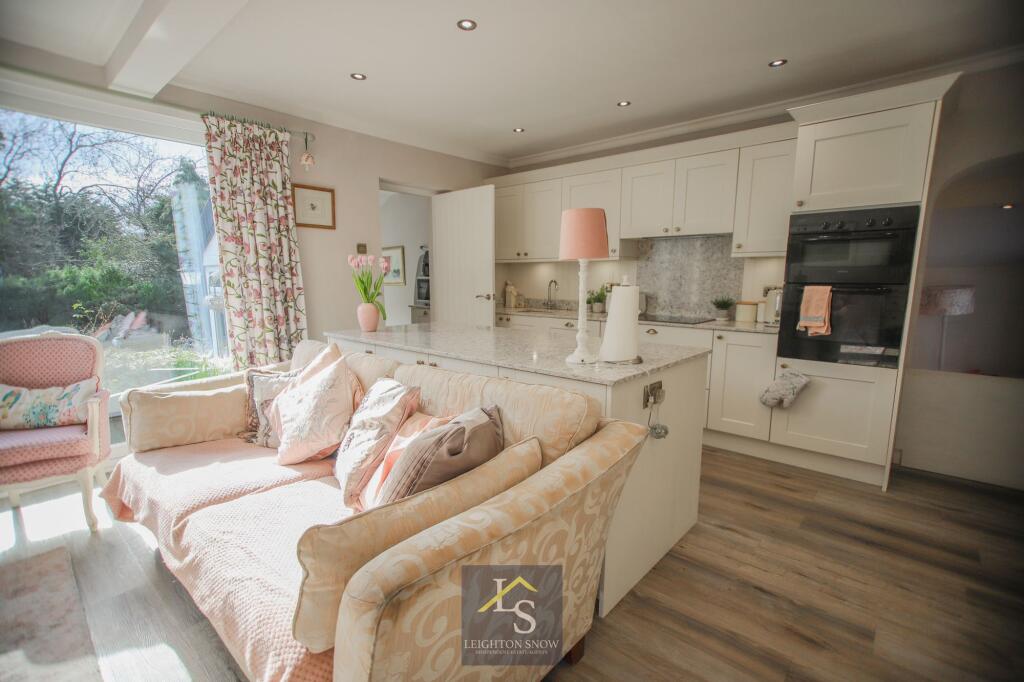 Linney Road, Bramhall, SK7 photo 2