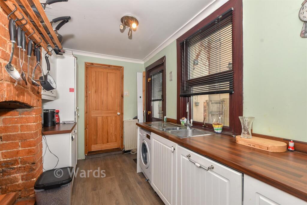 House in Ashford, Repton Park South, Repton Manor - More