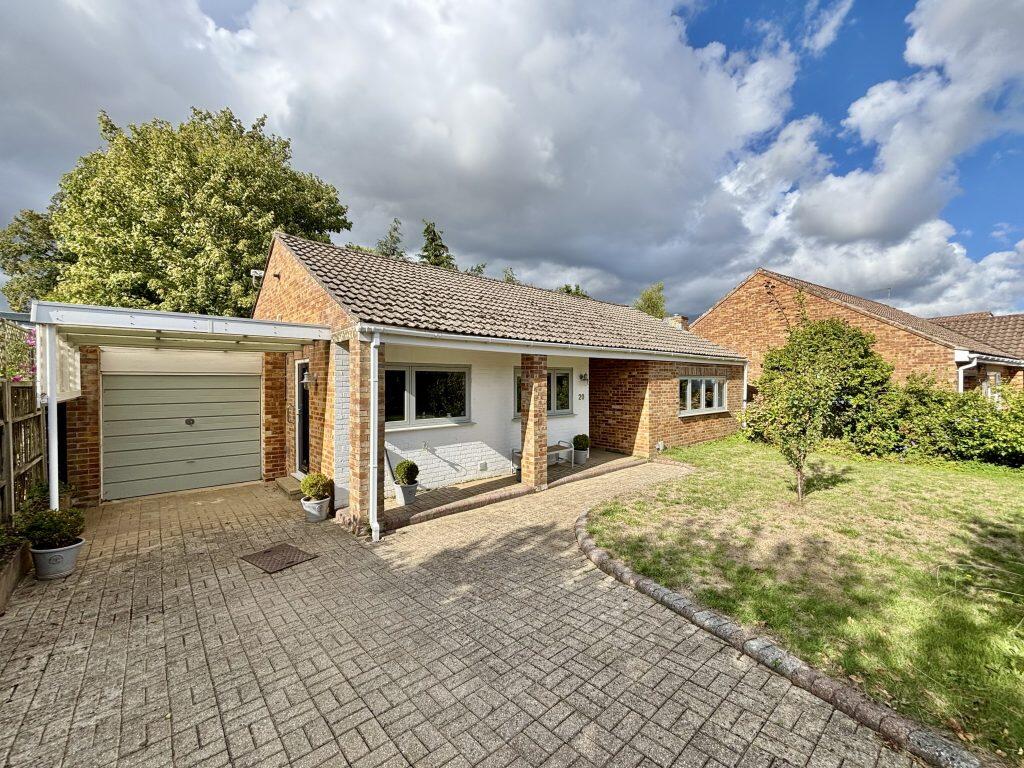 2-bed detached on Arnewood Gardens, Yeovil, Somerset, BA20, £300,000