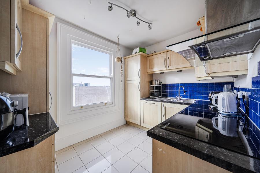 Apartment in London, Royal Borough of Kingston upon Thames - View 5