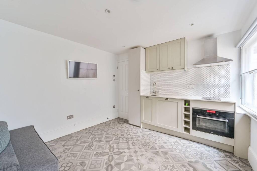 Main image of property: Studio Flat B1, 195 Gloucester Place, Baker Street NW1 6BU