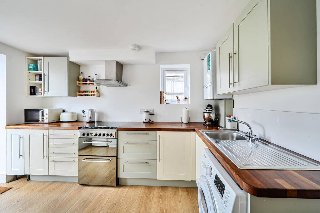 Apartment in London - View 5