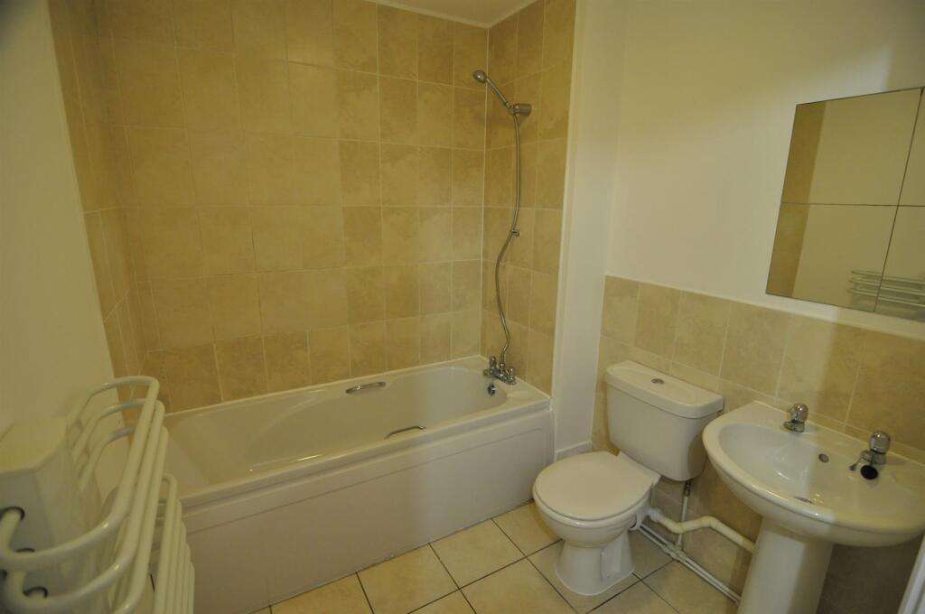 Apartment in Bradford - View 5