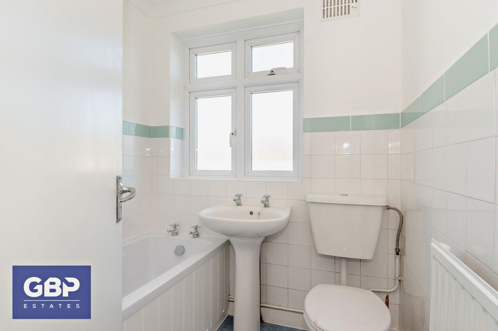 Apartment in Romford - View 4