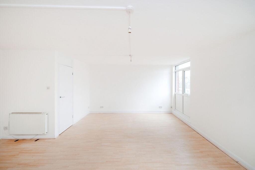 Apartment in Ilford - View 5
