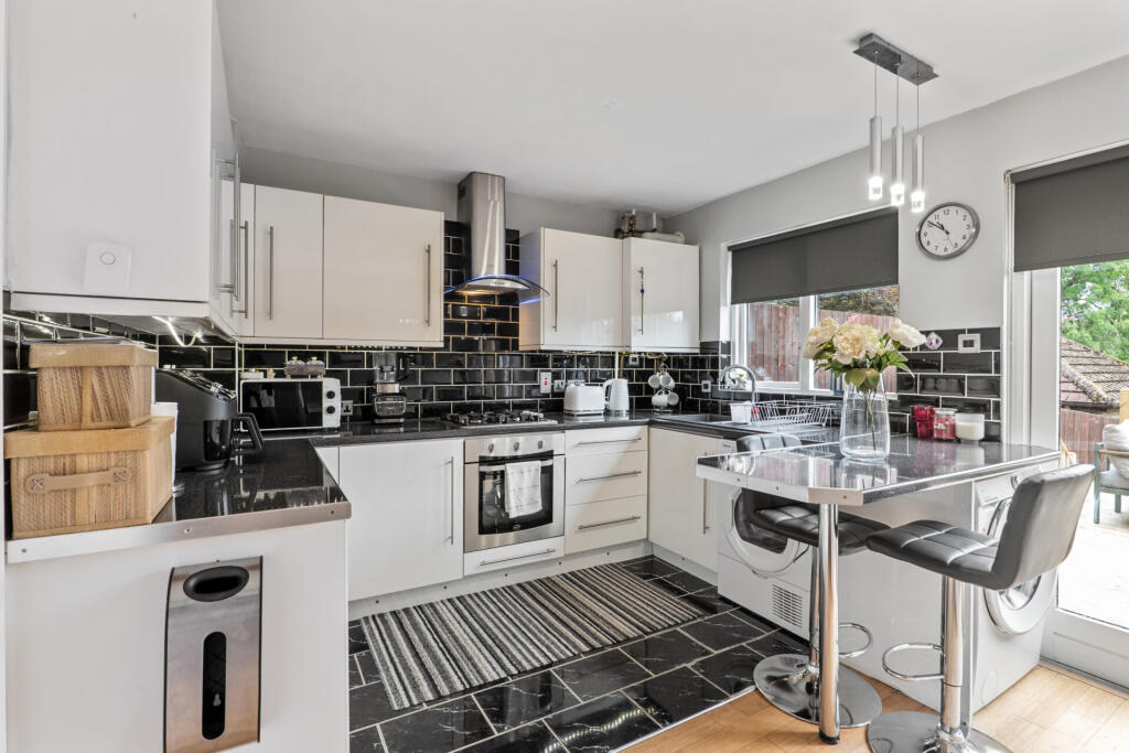 6 Auchineden Court, Bearsden, Glasgow, G61 4NN photo 4