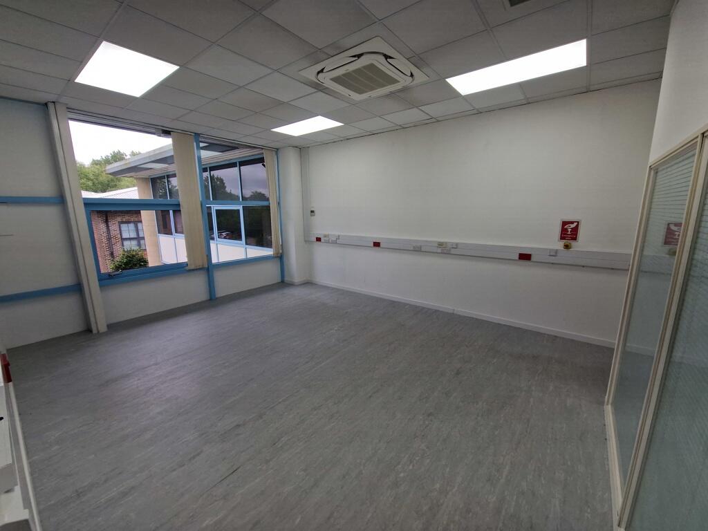 Photo 12