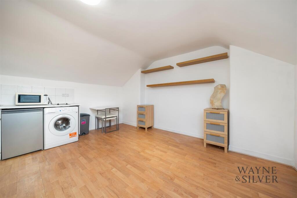 Apartment in London - View 3