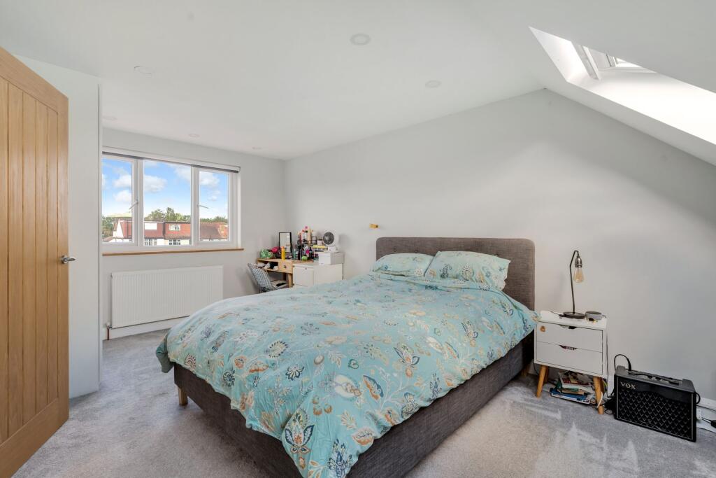 House in London, Worcester Park - View 5