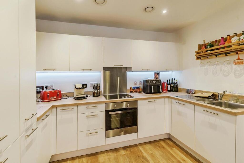Apartment in Reigate and Banstead, Earlswood - View 2