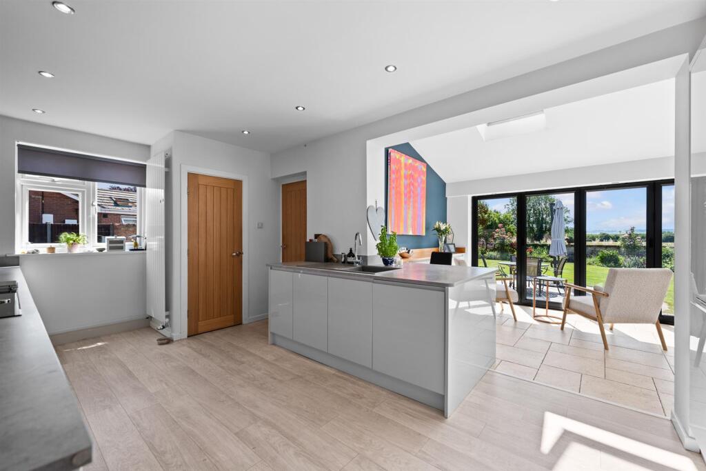 House in Rushcliffe, Bingham - View 3