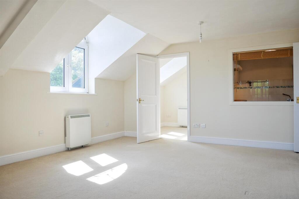 Apartment in Portsmouth - View 4