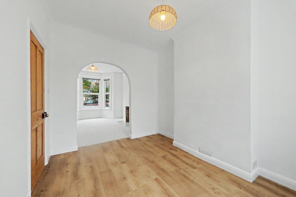 Hertford Road, Worthing, BN11 photo 3