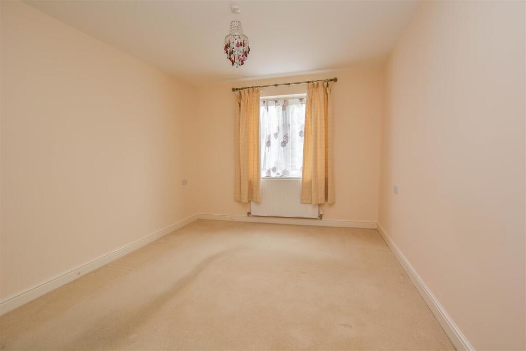 Apartment in Brentwood, Warley - View 4