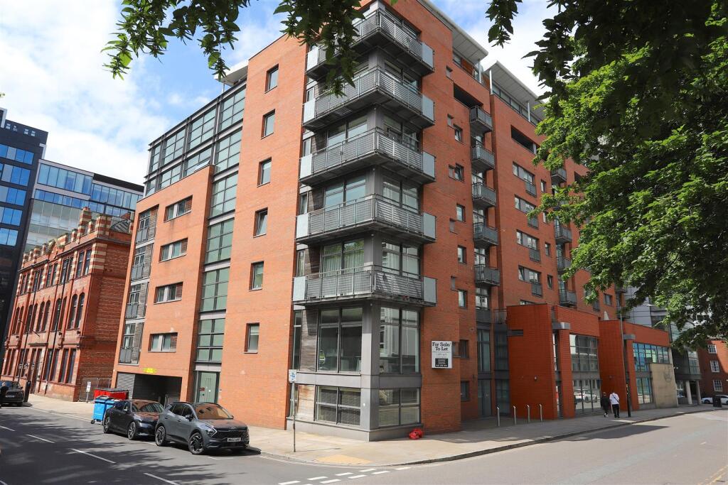 Main image of property: 2 Lower Byrom Street, M3