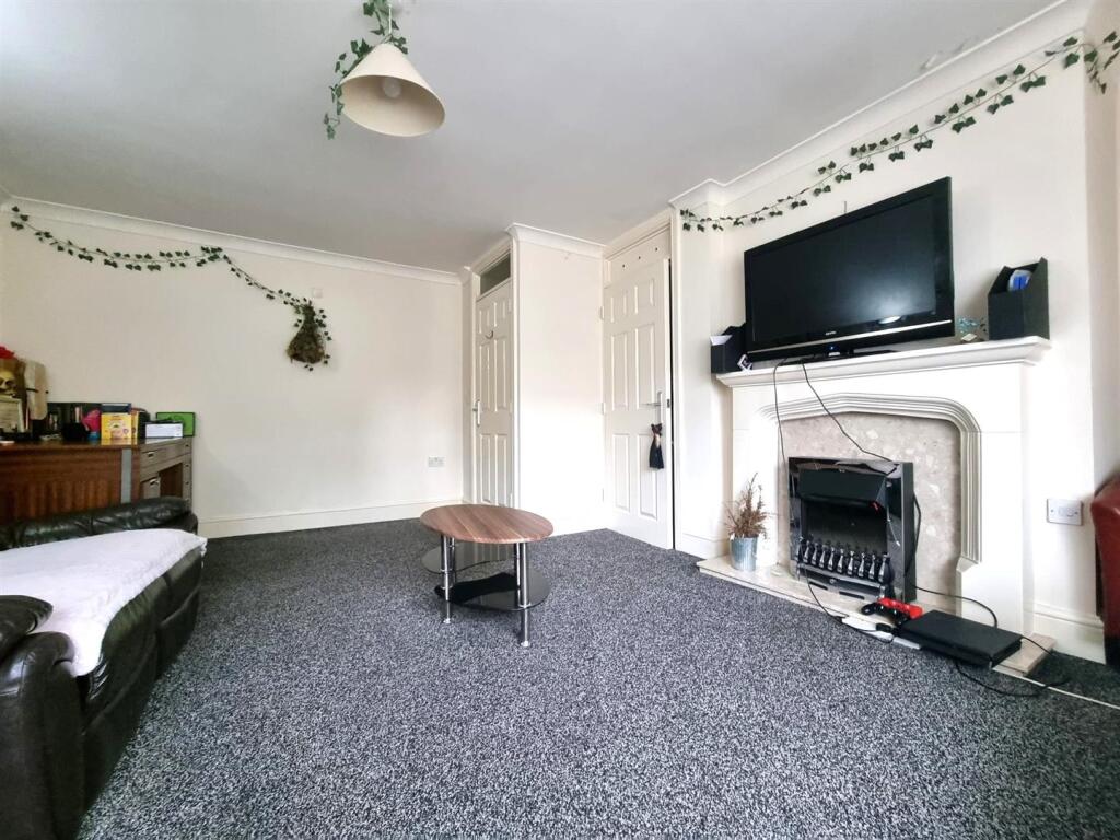 Tarquin Close, WILLENHALL, Coventry, CV3 photo 4