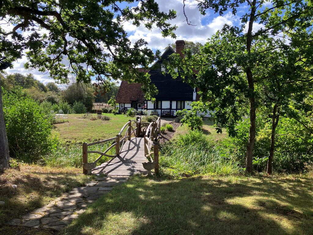 House in Horsham, Rudgwick - More