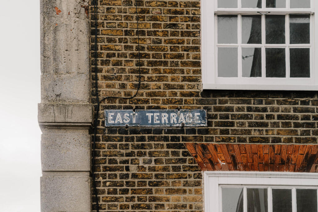 House in Dartford - More