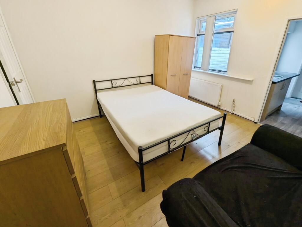30 Cashs Lane, Foleshill, Coventry, West Midlands CV1 4DS photo 3