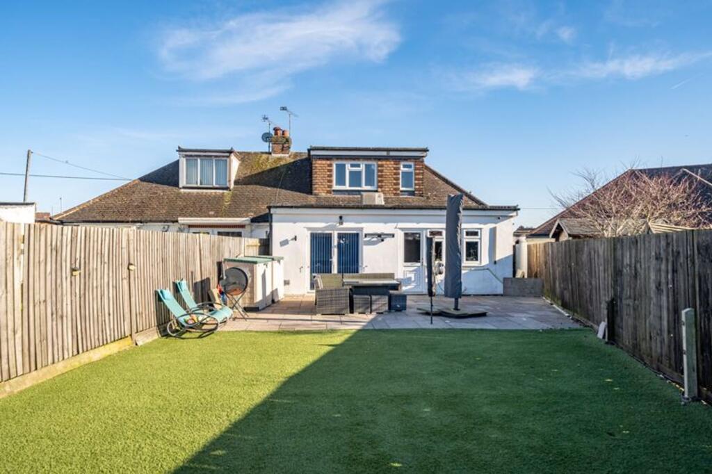 Manor Road, Caddington, LU1 photo 4