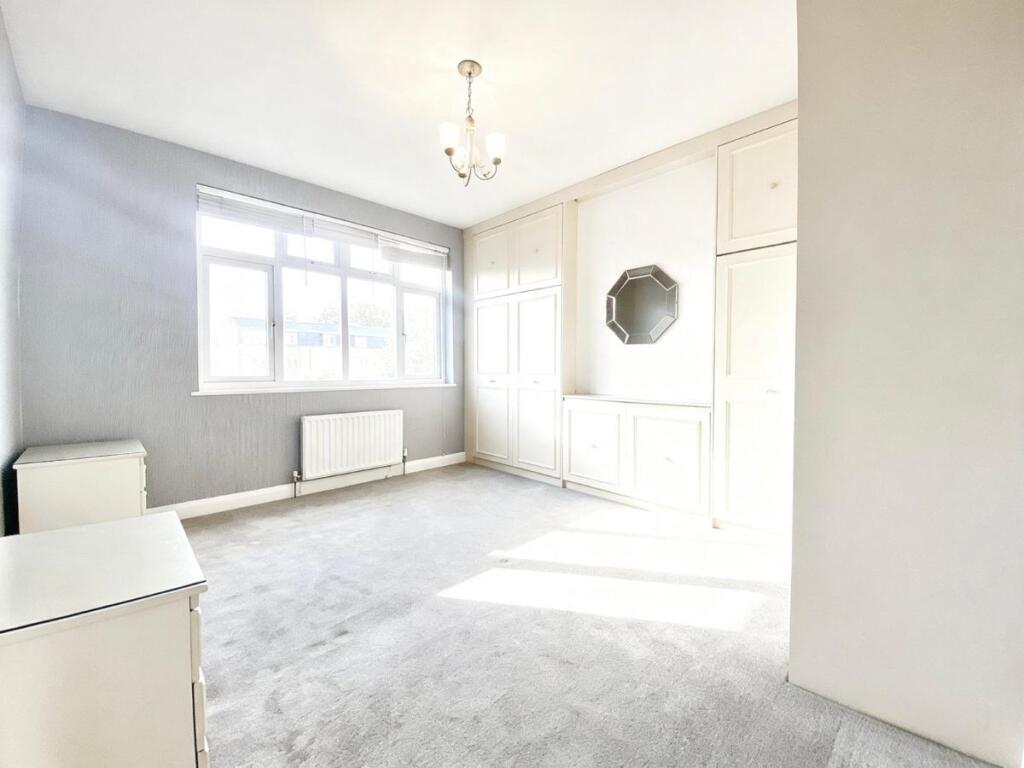 Apartment in Upminster, Upminster Bridge - More