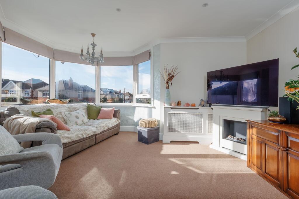 Apartment in Bournemouth, Moordown - View 5