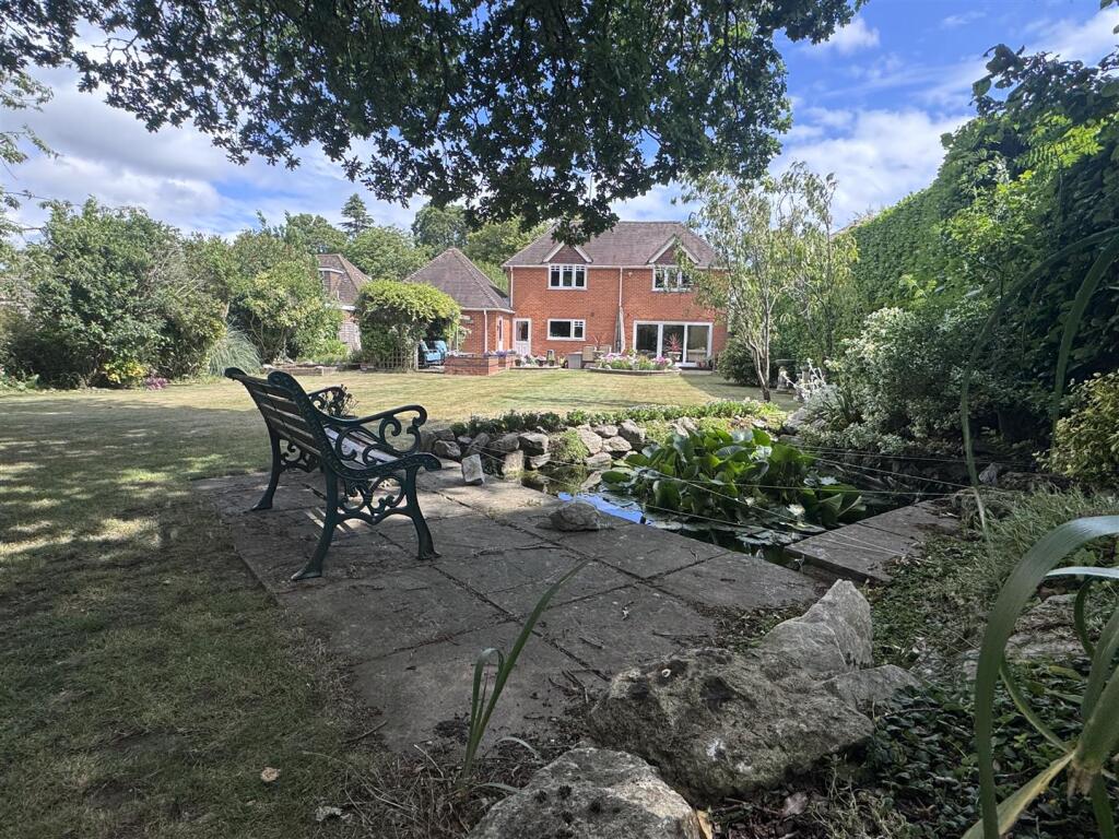 Newbury, West Berkshire photo 3