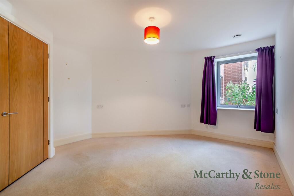 Apartment in Redhill - More