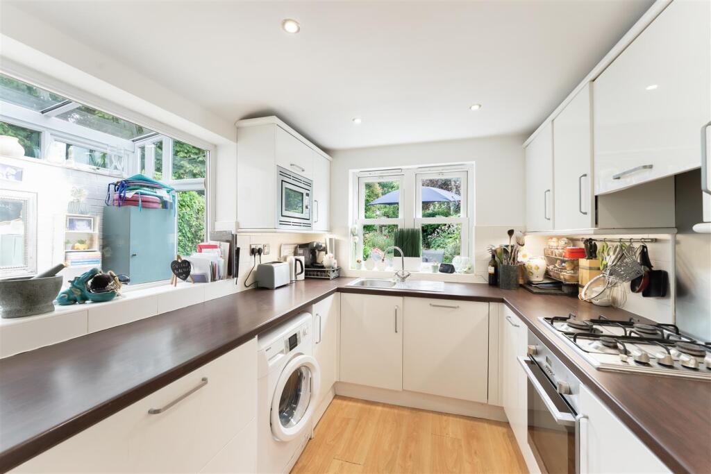 Victorian, three bedroom family home in the village of Yatton photo 3