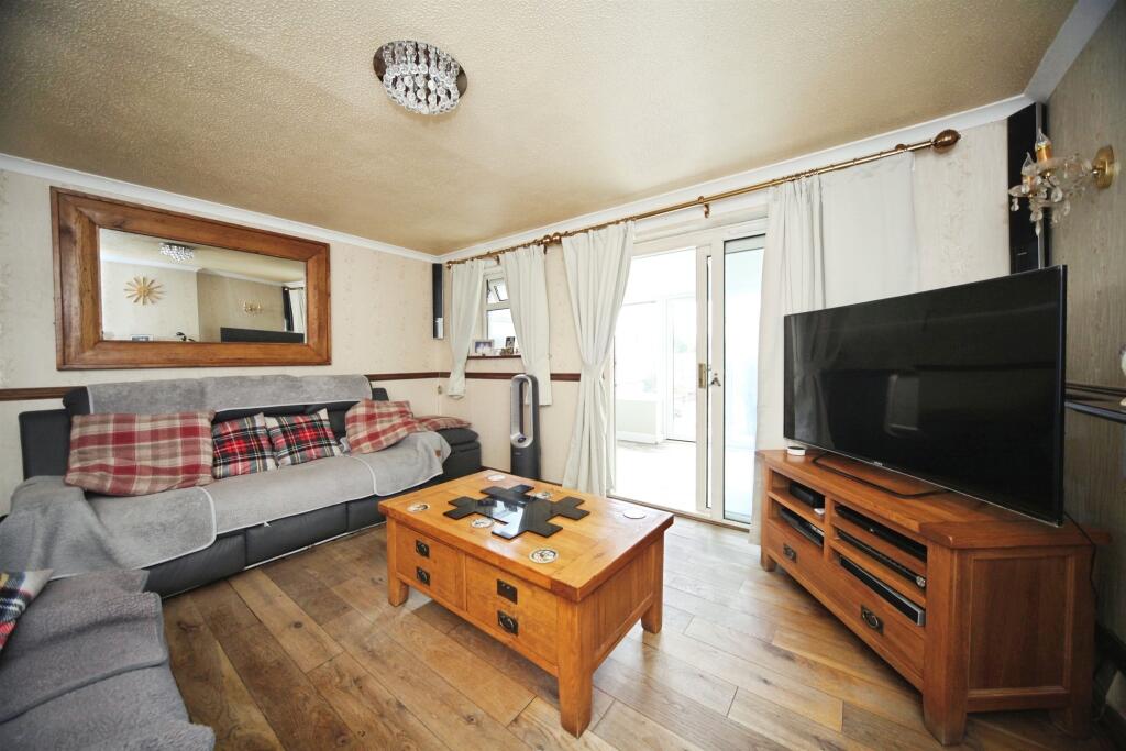 House in Luton - View 5