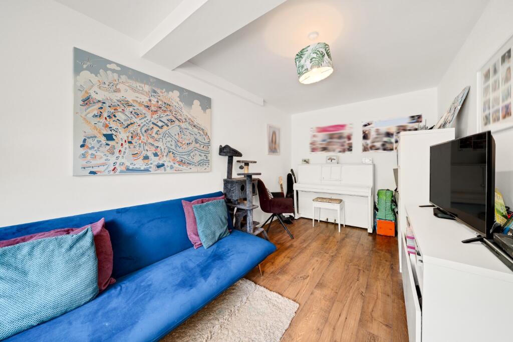 Tylers Green Road, Crockenhill, Kent, BR8 8LG - More