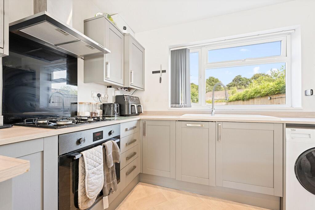 Fairview Drive, Broadstone, BH18 photo 4