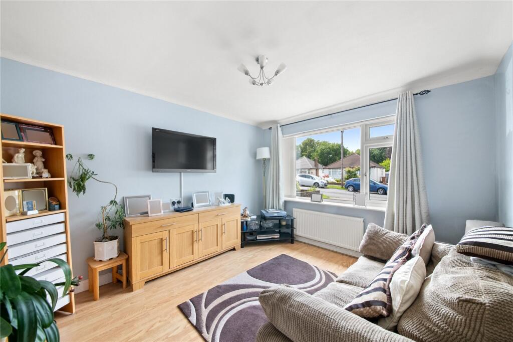 Alva Way, Watford, Hertfordshire, WD19 photo 4