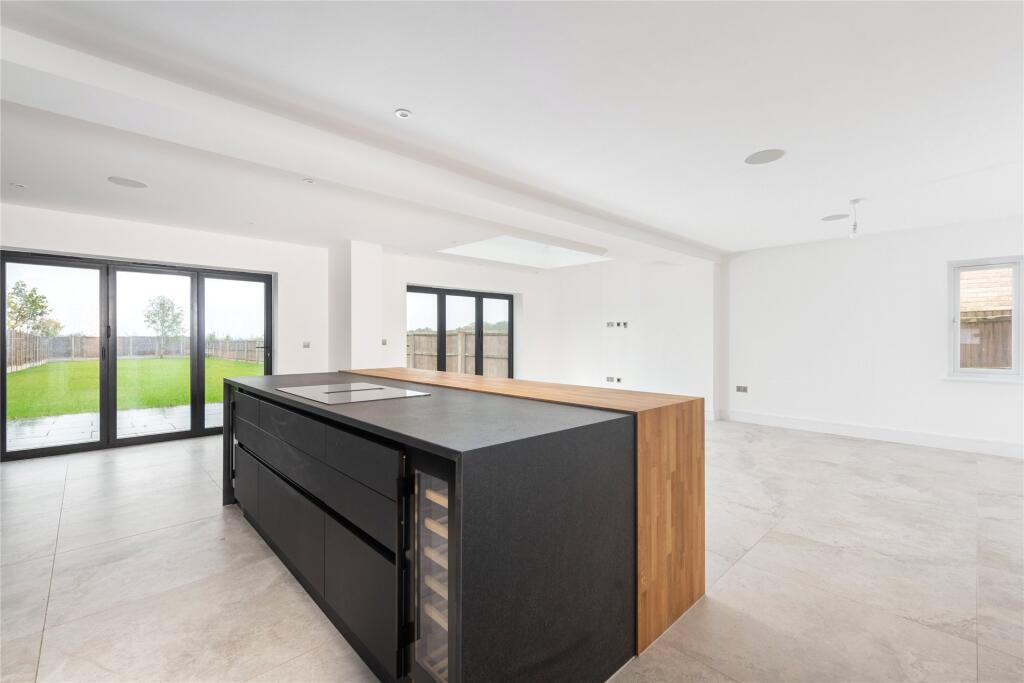 Shefford Road, Meppershall, Shefford, Bedfordshire, SG17 photo 3