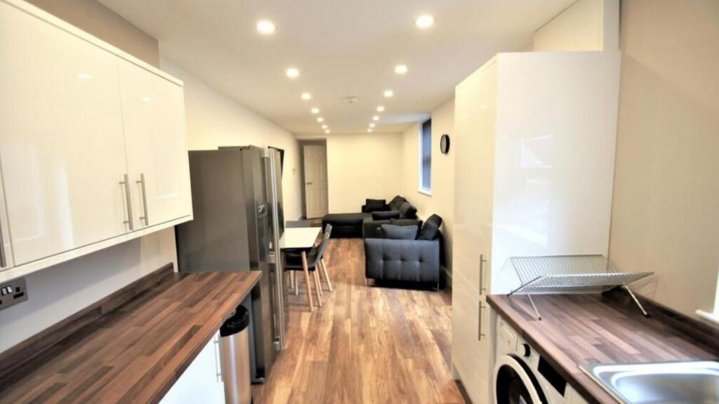 House in Manchester, Fallowfield - View 4