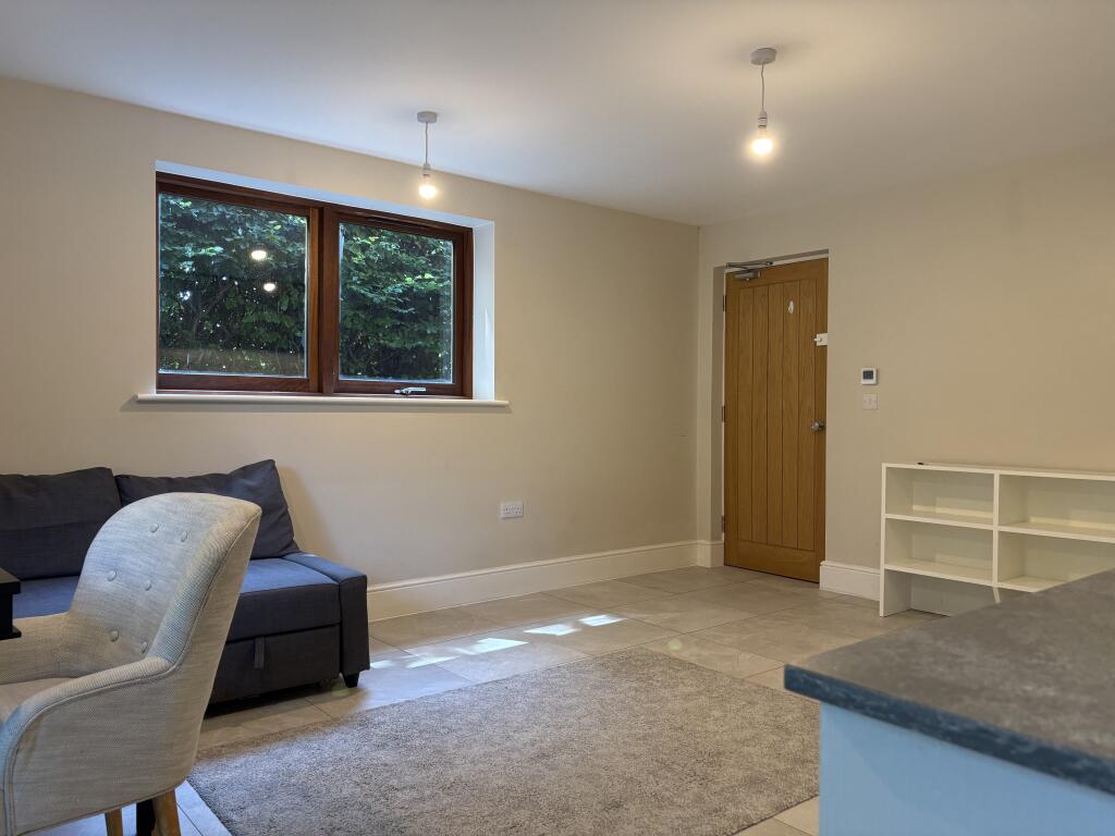 Apartment in Cambridge, Chesterton - View 3