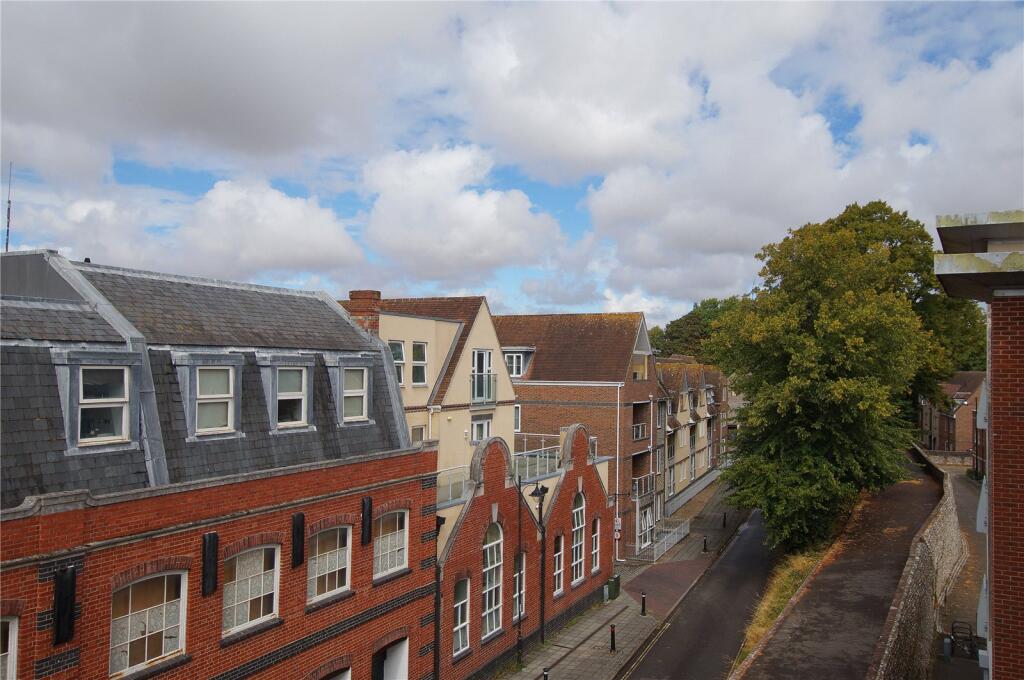 Apartment in Portsmouth - More