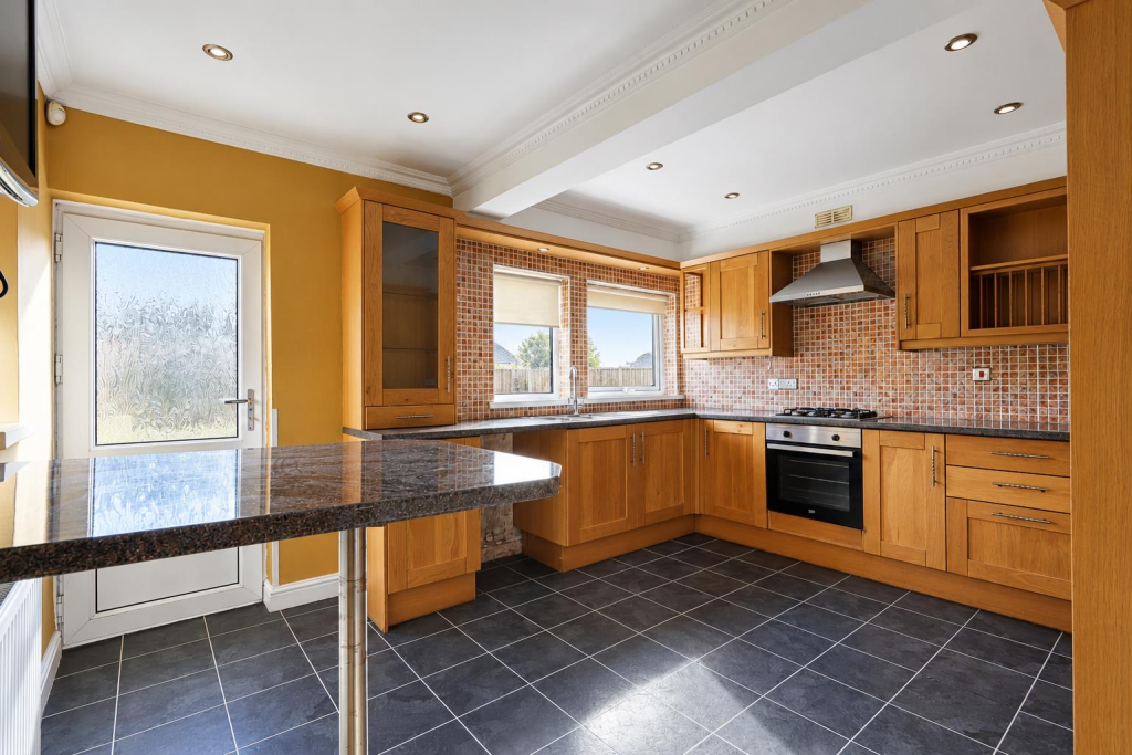 Claude Road, Barry photo 4
