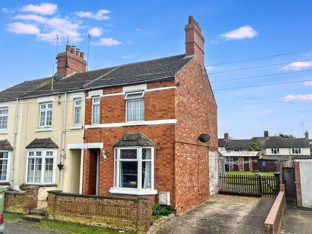 3-bed terraced on Hope Street, Bozeat, Wellingborough, £265,000