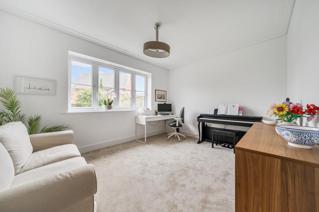House in Horsham, Highwood - View 4