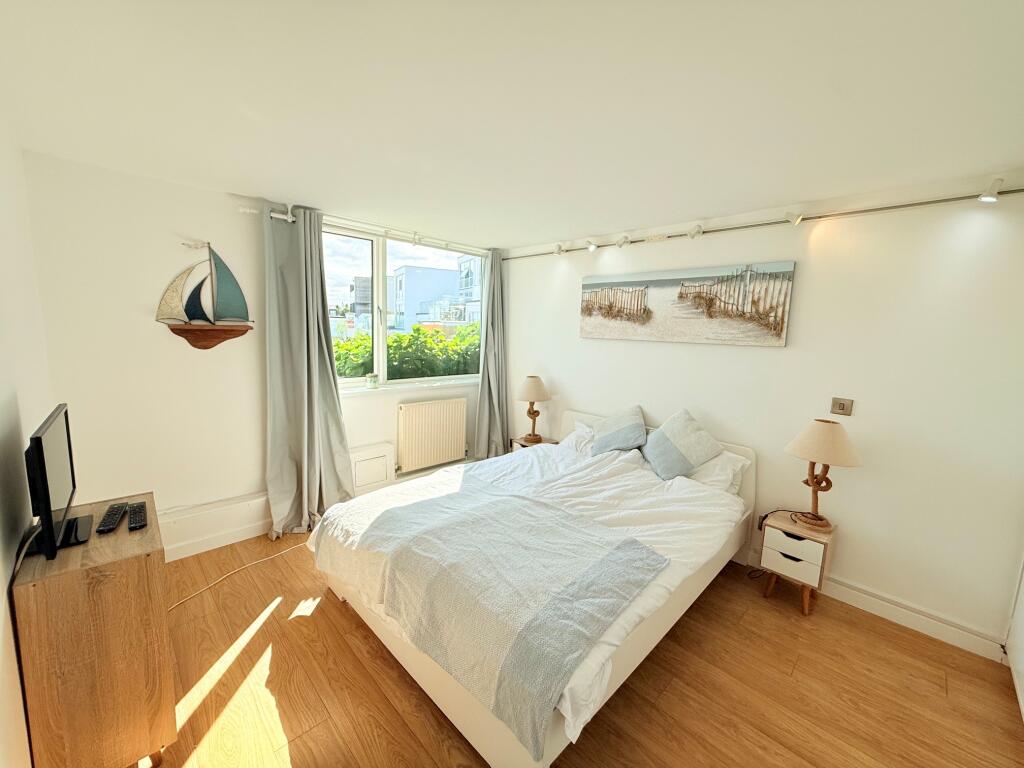 Apartment in Truro - View 5