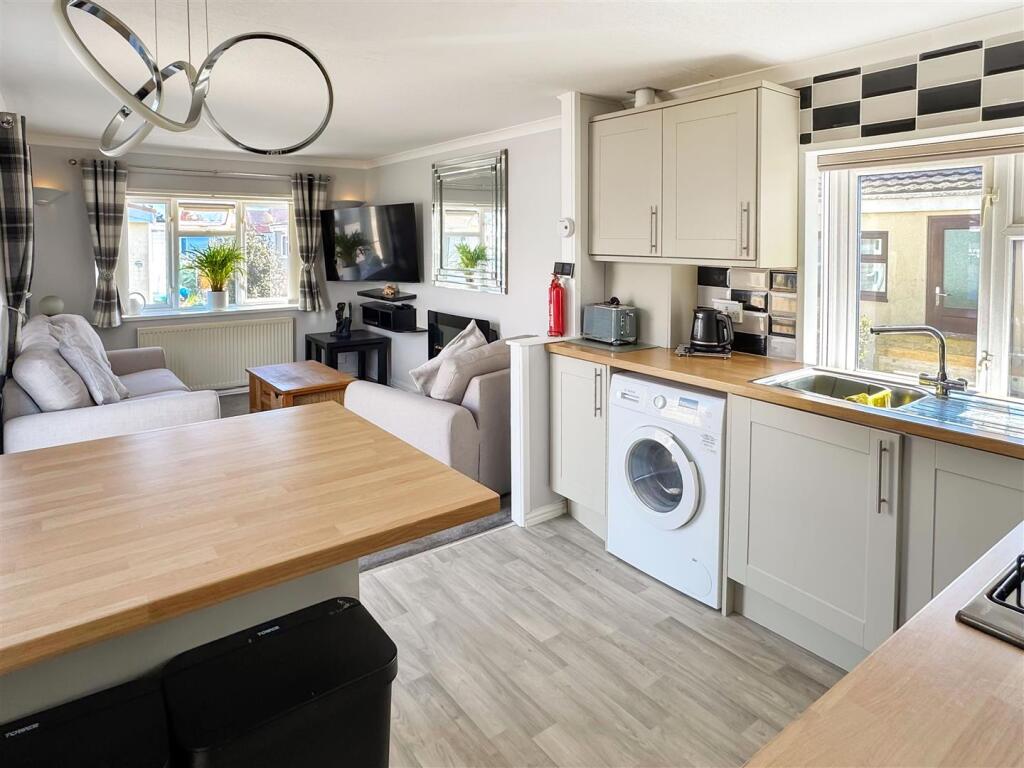 Kingsmead, Thornlea Park, Littlehampton photo 4