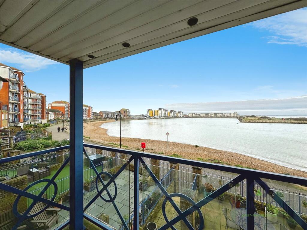 Apartment in Eastbourne, East Sussex - View 2