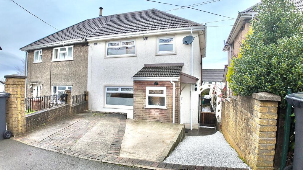 Main image of property: Farm Close, Oakdale, NP12