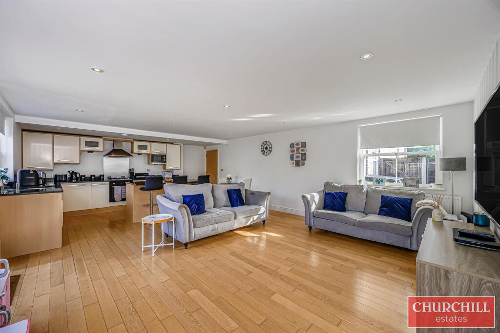 Larkshall Road, Highams Park photo 3