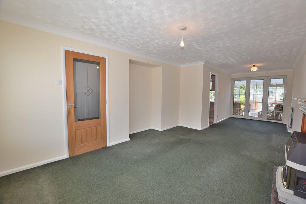 Curlew Crescent, Scotton photo 4