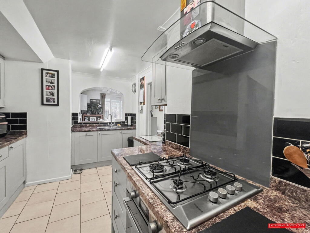 Binsted Close, Eastbourne, BN22 9RT photo 4